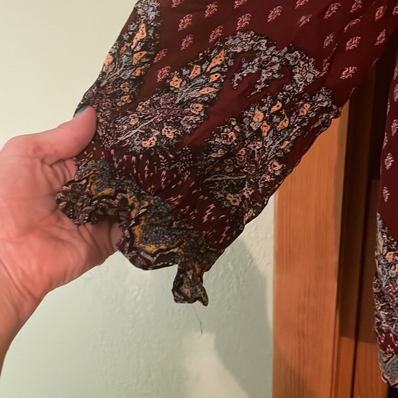 Grand & Greene cute off-shoulder patterned shirt - Picture 2 of 6